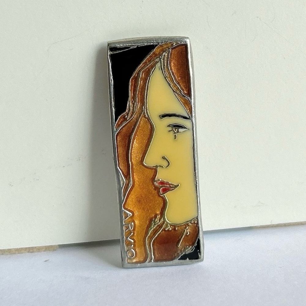 Rachel Arvio enamel brooch
